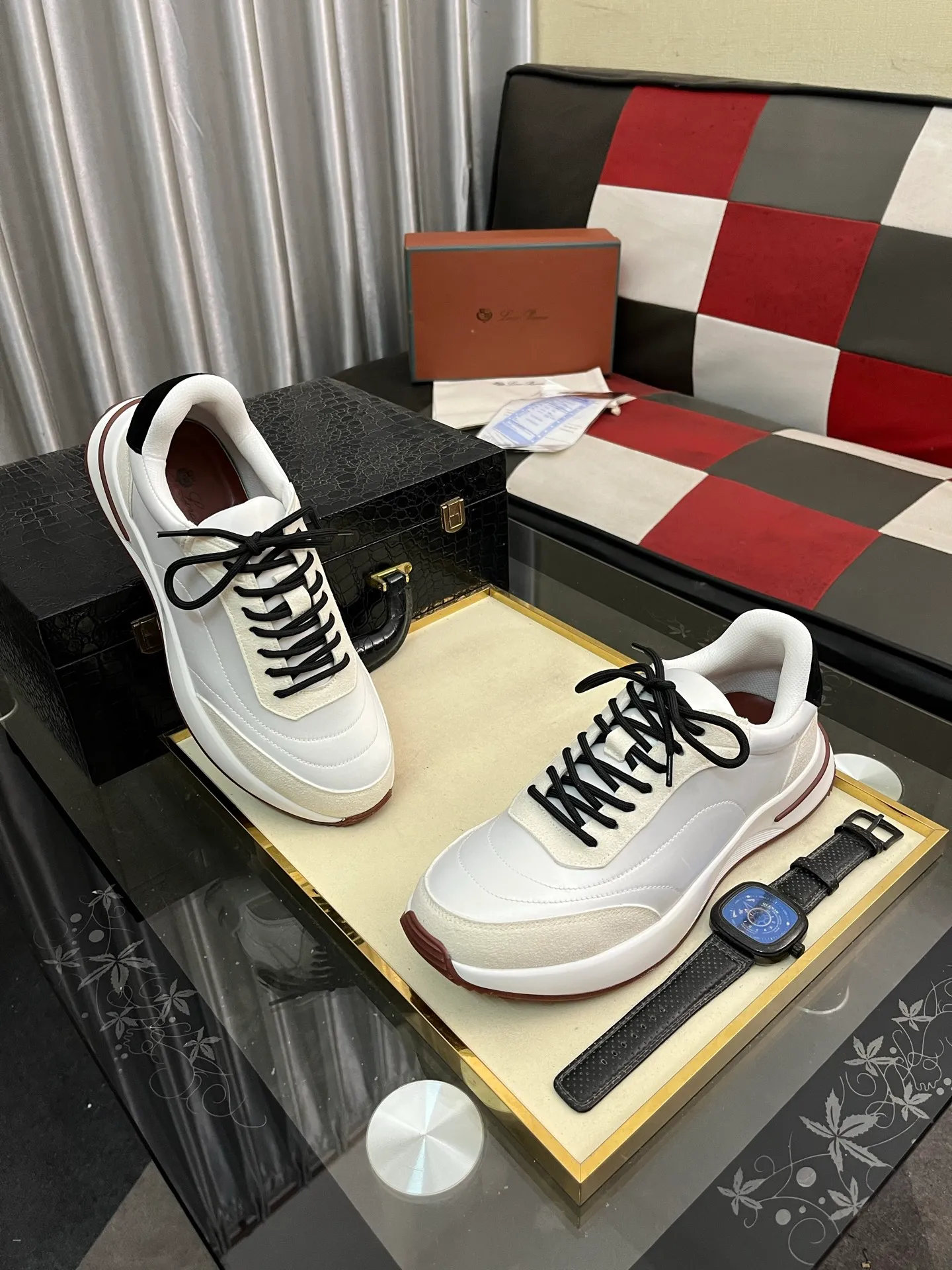 Men's shoes 💰458⌚️⌚️ Loro Pian* Loro Pian* casual shoes are made of cowhide frosted cowhide. Unique texture, simple and elegant, in line with Asian shoe lasts. Almond toe bar, apron style toe, drum-stitched upper. Same color stitching details. Slip-on style for easy on and off. Original color full cowhide lining. The insole is decorated with the 🈶️ brand logo. The original open-molded TPU raw rubber outsole. The soft rubber sole has super grip performance. Comfortable and casual style. You can create 🉑casual🉑formal urban style at will!  Code number: 38-44